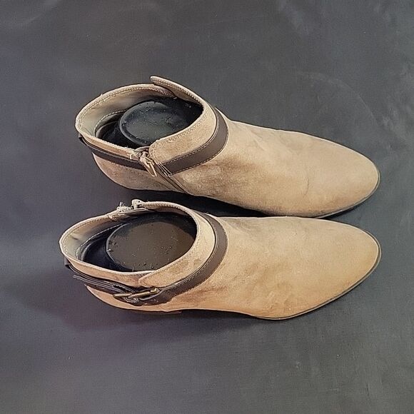 UNISA FAUX SUEDE POINTED TOE ZIP CLOSURE ANKLE BOOT - Picture 4 of 14